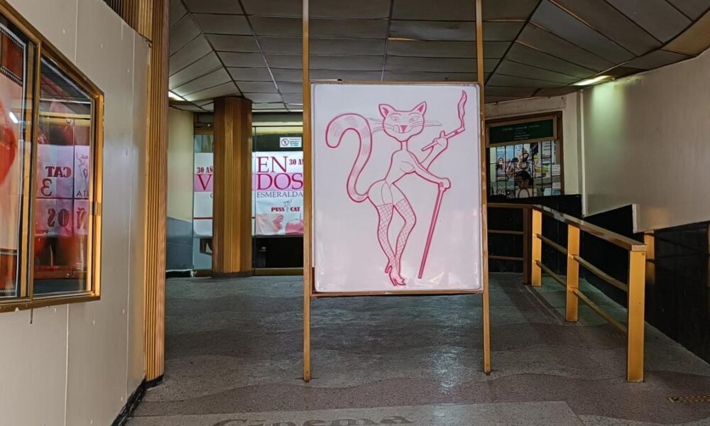 El Último Cine Triple X que Sobrevive en el Centro de Bogotá, Que Hasta Han Intentado Incendiar