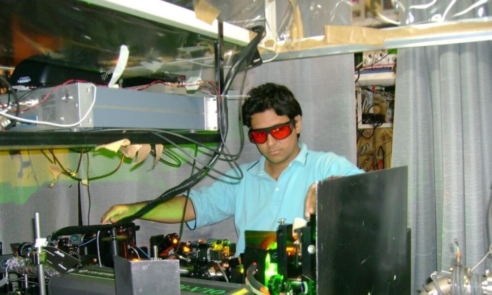 Participación de Colombiano en Proyecto de Reloj Atómico