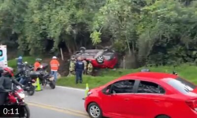 Volcamiento de Automóvil en USAQénn Género Congestión en la Carrera 7 Con Calle 215