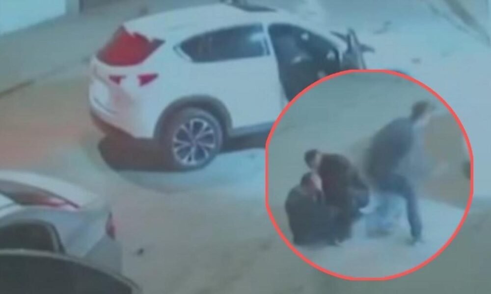 Video impactante MUESTRA ROBO DE CAMIONETA DE ALTA GAMA EN BARRIO EJAR, EN BOGOTÁ