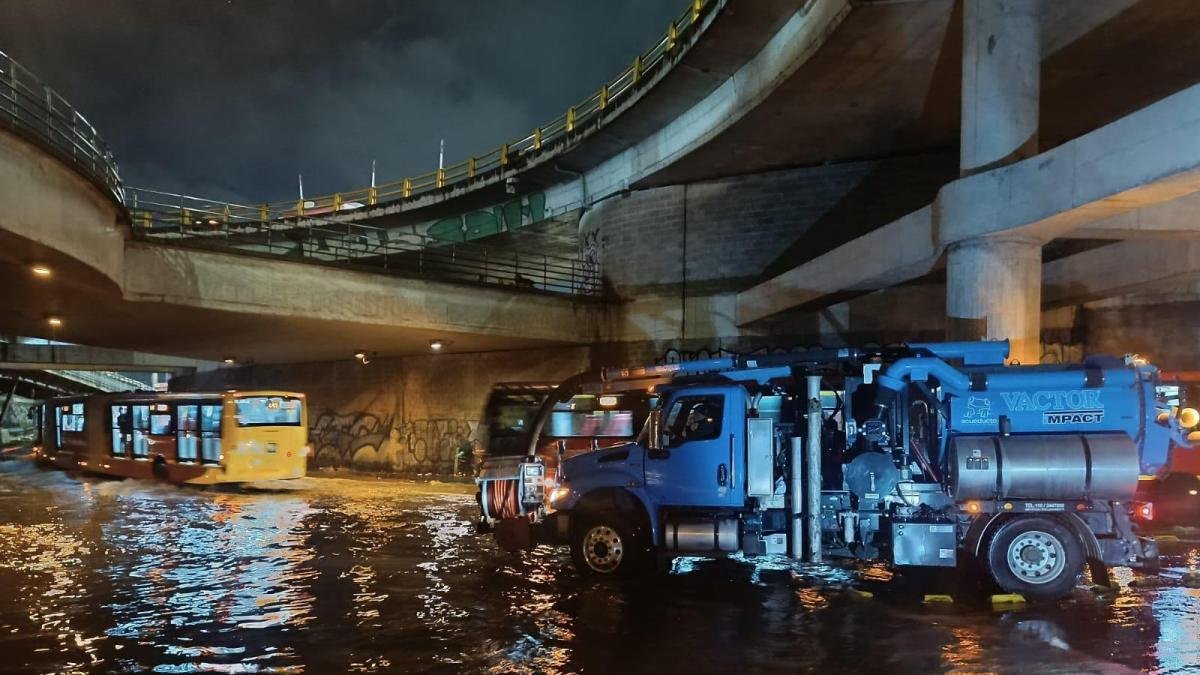 Inundaciones en el Centro de la Ciudad Movilizan un equipos de emergencia