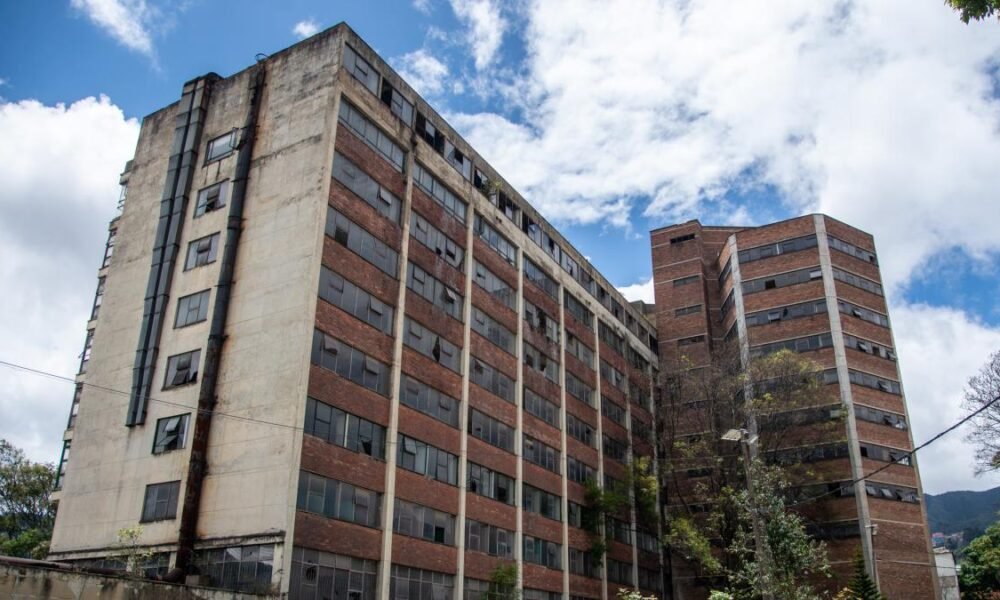 ¿Hospital de alta complejidad o centro para el envejecimento?