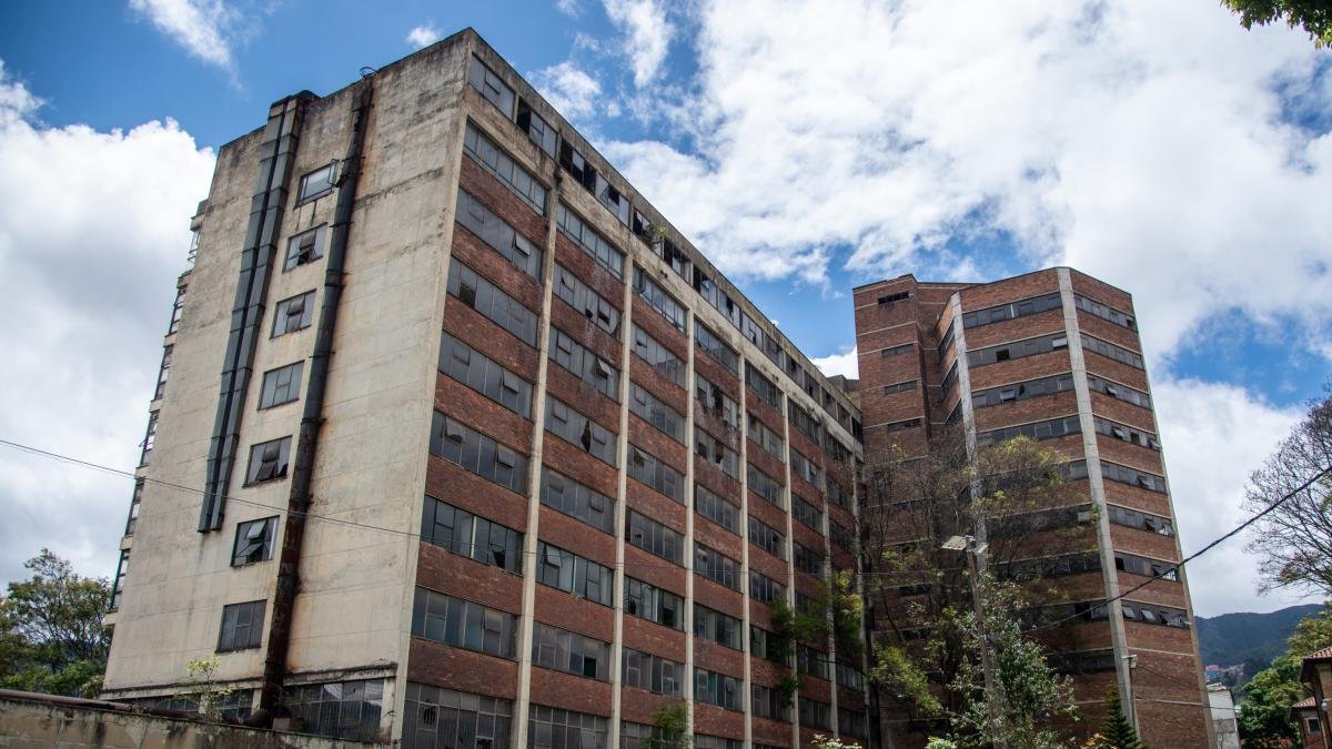 ¿Hospital de alta complejidad o centro para el envejecimento?