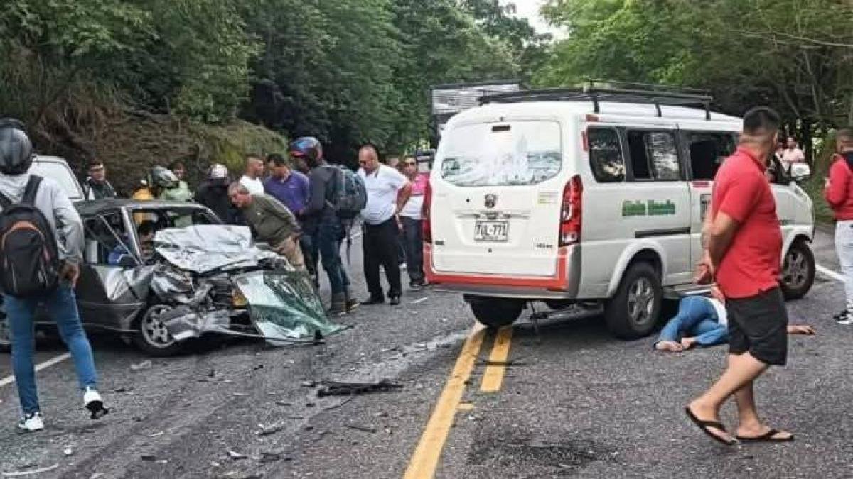 Ingresantes Fotos de Vehículo Tras Fatal Acccidente en La Vía Honda