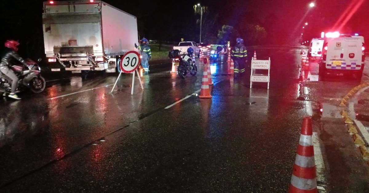 Bloqueado el norte de Bogotá por las lluvias: la autopista está bloqueada y en la carrera Séptima se reporta la caída de un poste