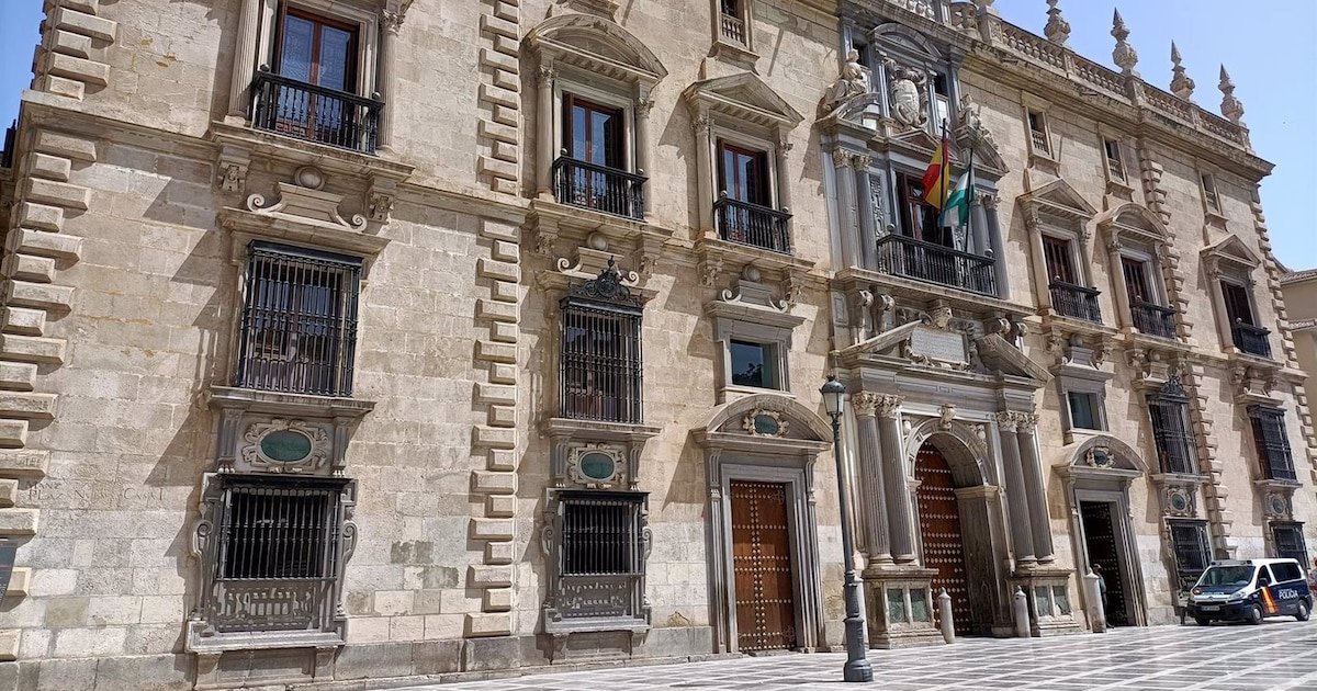 Condenan al copiloto de una patera "semihundida" con 14 migrantes rescatados frente a Níjar (Almería)