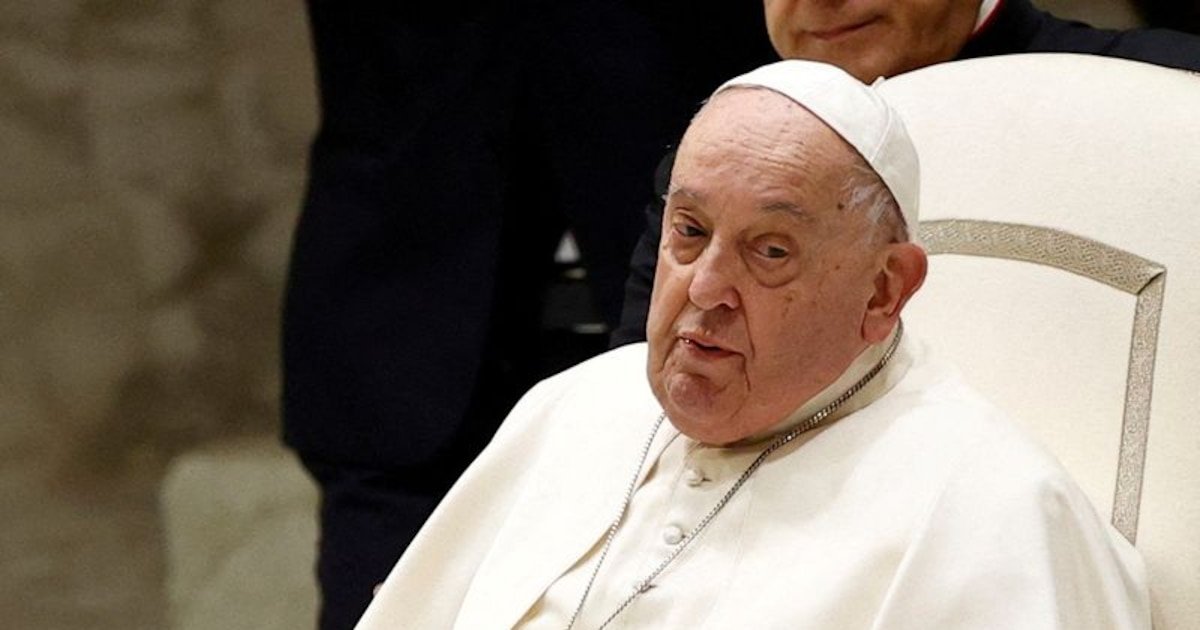 El Vaticano informó que el papa Francisco se encuentra “estable” tras una noche de buen descanso