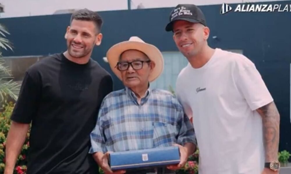 El gran gesto de Alianza Lima: cumplió el sueño de vida de un aficionado de 96 años de conocer al plantel