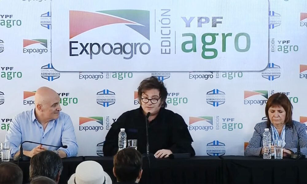 Fuerte respaldo de Milei a Bullrich: “Los buenos son los de azul y los hijos de puta que rompen autos son los malos”