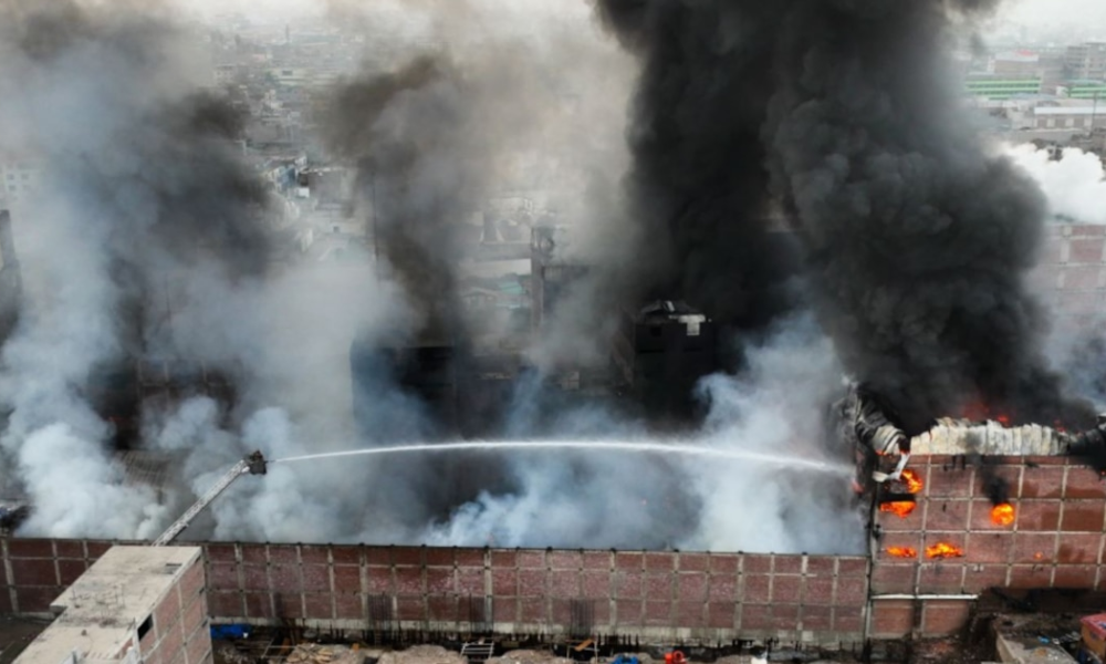 Incendio en Barrios Altos expone grave falla hídrica | “Necesitamos 10 mil galones de agua por minuto, pero eso en Lima no existe" | Centro de Lima | Almacenes clandestinos