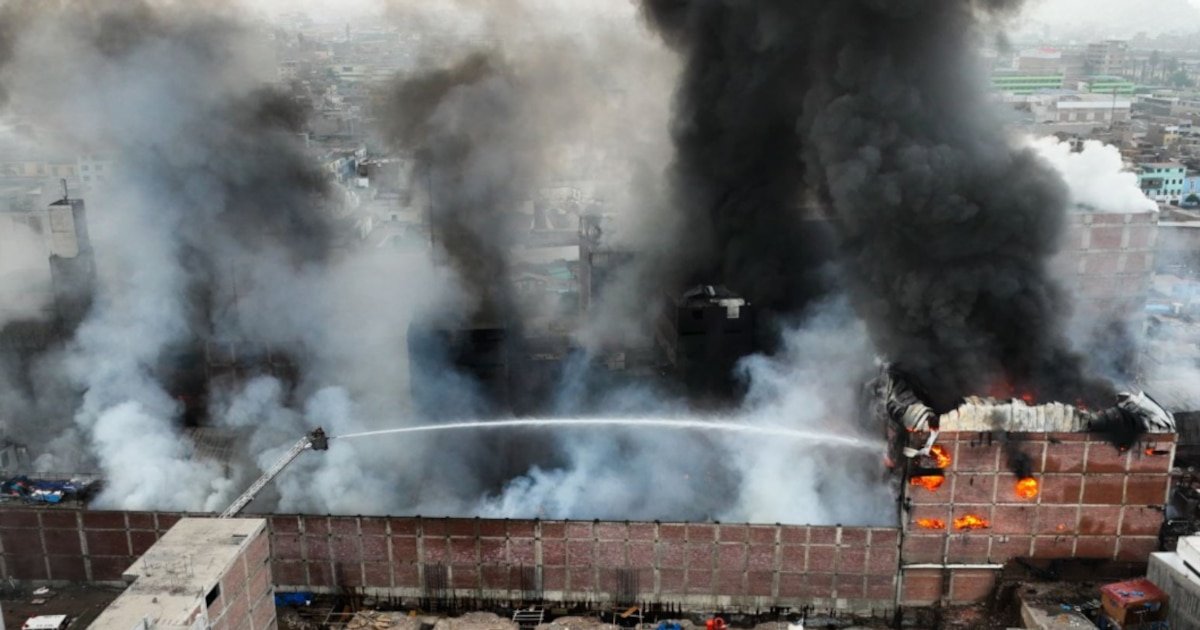 Incendio en Barrios Altos expone grave falla hídrica | “Necesitamos 10 mil galones de agua por minuto, pero eso en Lima no existe" | Centro de Lima | Almacenes clandestinos
