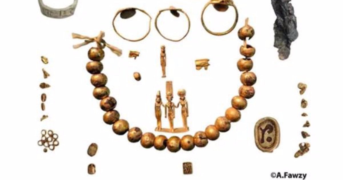 Joyas de oro del Antiguo Egipto excavadas en los templos de Karnak