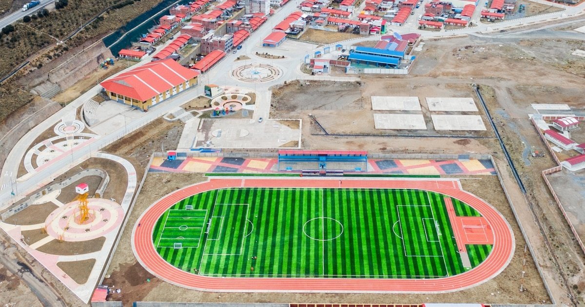 La ciudad en los Andes que fue construida desde cero en 26 meses para reubicar a pobladores que vivían cerca de una mina