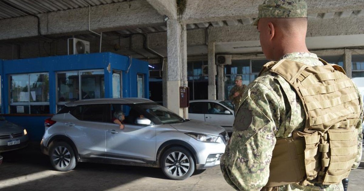 Nueva ley migratoria: el Gobierno quiere que los extranjeros no residentes paguen por la salud y la educación