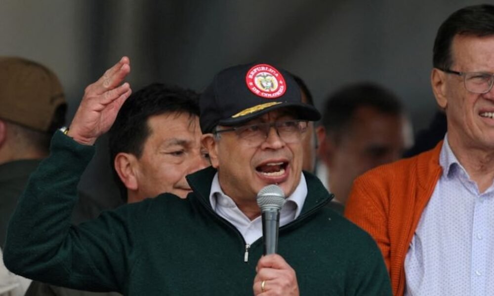 Petro reveló hallazgo de medicamentos en una bodega de Audifarma en Bogotá: algunos habían sido negados a los pacientes