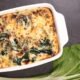 Receta de acelgas gratinadas con bechamel ligera y queso, una cena rápida y deliciosa para empezar a disfrutar de esta verdura