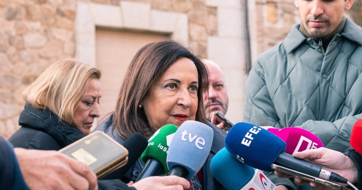 Robles comparte "plenamente" las consideraciones de Cuerpo, destaca su "enorme formación" y rechaza críticas de Díaz