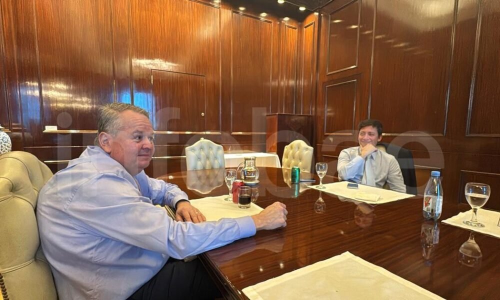 Santiago Caputo recibió en la Casa Rosada a Barry Bennett, el estratega de Donald Trump