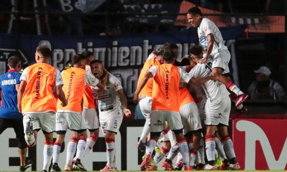 Sorpresa en la Copa Argentina: Talleres perdió con Armenio y se convirtió en el segundo equipo de Primera eliminado en su debut