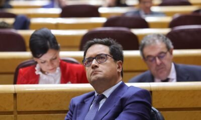 Suspender hasta un mes de empleo y sueldo a los funcionarios que incumplan con su horario, y otros cambios en las sanciones de la ley de función pública