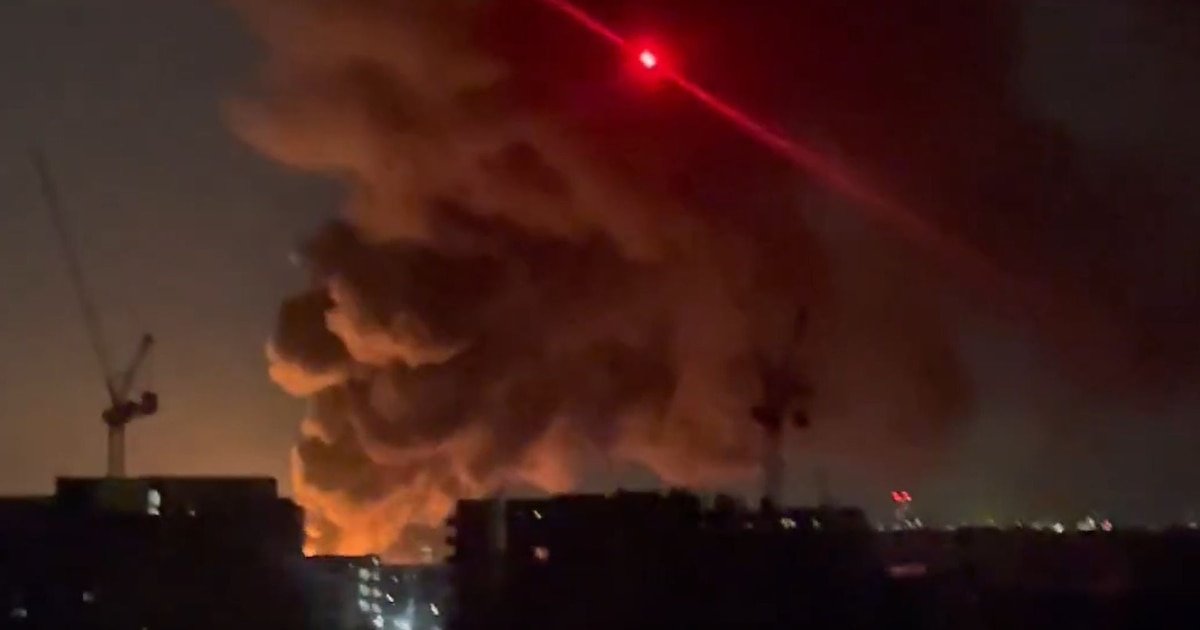 Un incendio masivo en una subestación eléctrica en el oeste de Londres obligó el cierre del Aeropuerto Heathrow