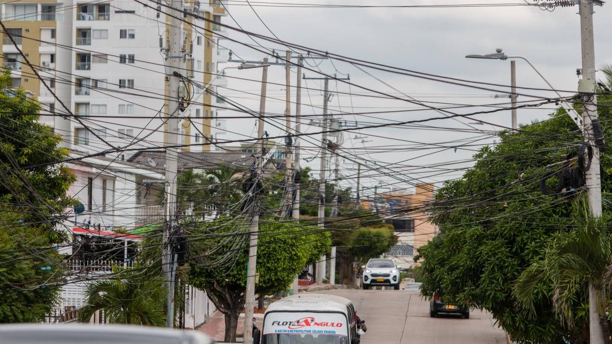 Un Juez Ordena el Retiro de Las 'Telaraña' de Cables en Barranquilla en 48 Horas