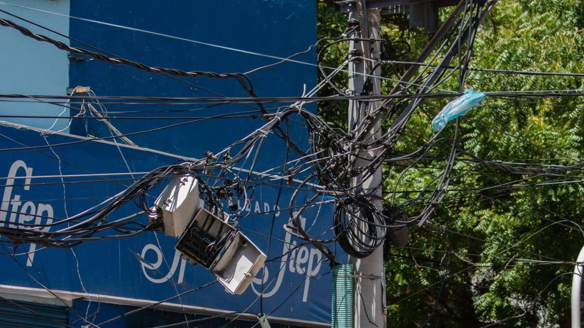 SE Inició Retiro de 'Telaraña' de Cables Tras Orden Judicial