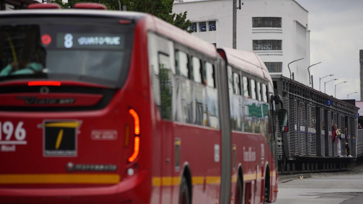¿Pasajeros Están Cobrando por Dejar Usar las Sillas de Transmilenio? ESTO DIJO LA VIDEO DEL PREPRESA ANTE POLÉMICO