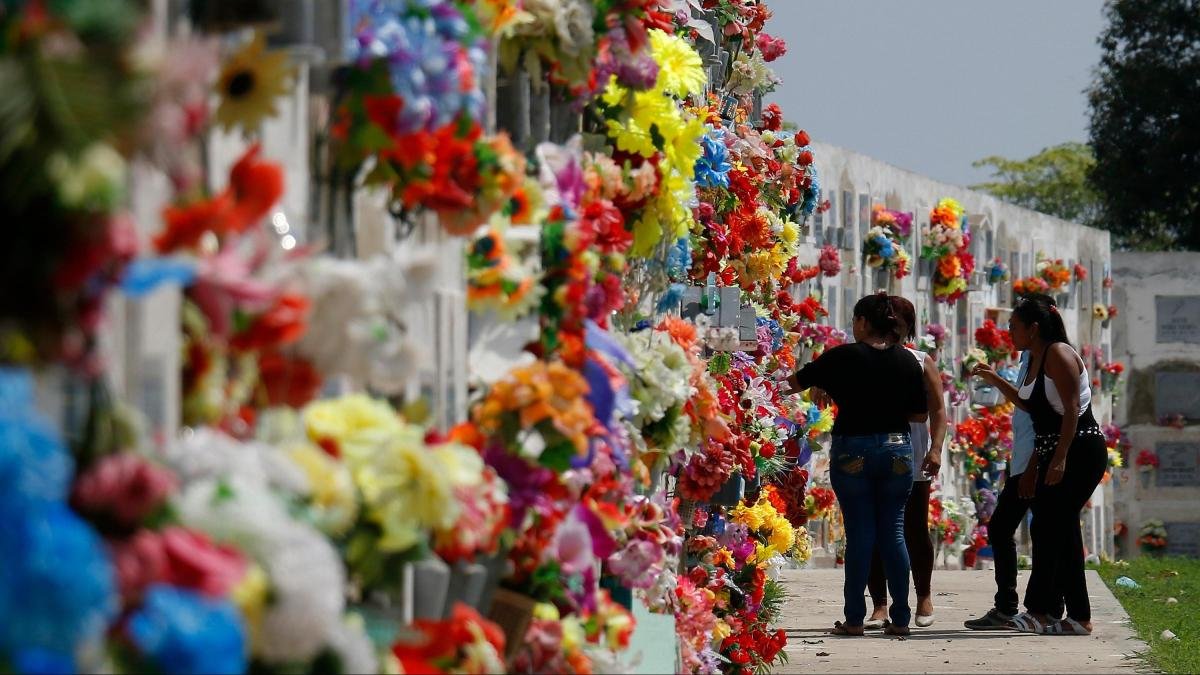 funeraria responde a una arzobispo Sobre Ceremonias Católicas