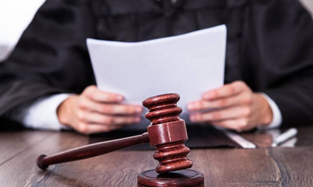 Tribunal Superior Ratifica Competencia de Juez en Caso de Robo de Tierras