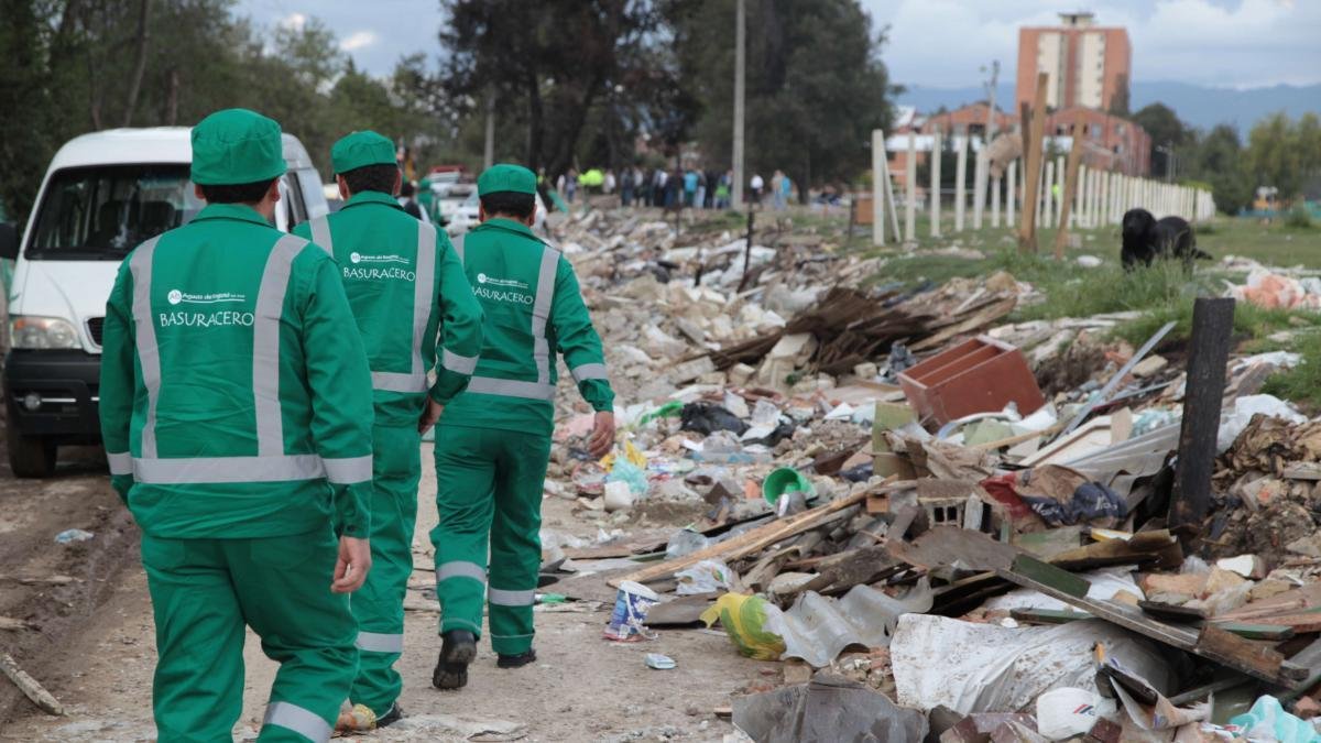 la multa que podría enfrentar por arrojar residuos o basuras en el espacio público en bogotá