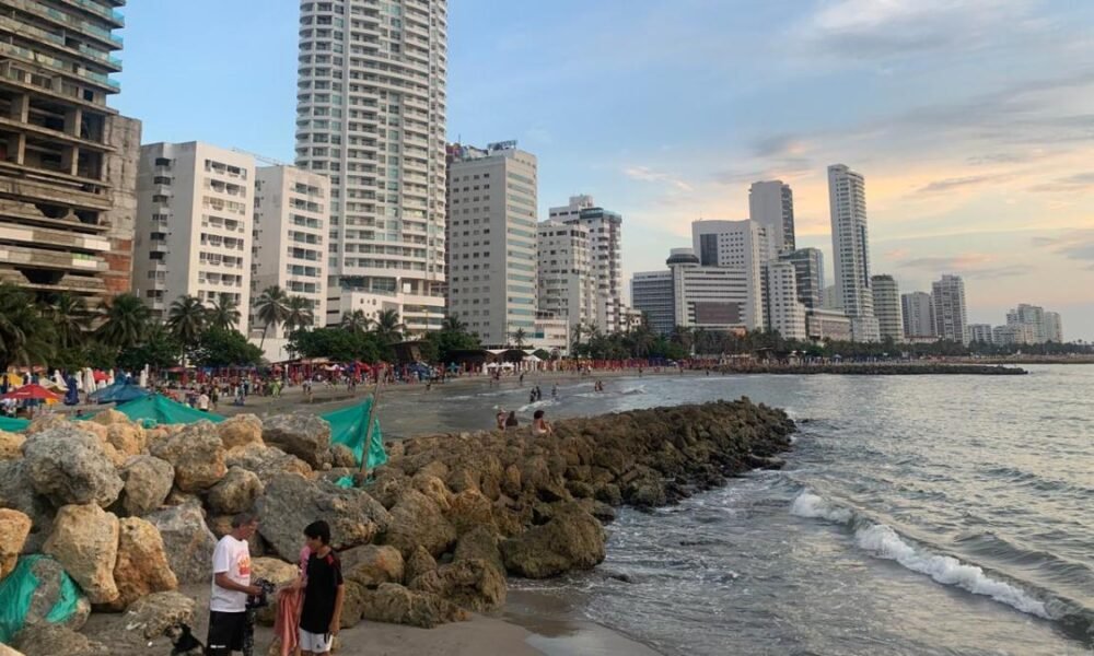 Pelea Entre Carperos y Comisionistas en Playas de Bocagrande Genera Rechazo de Autoridadas y Turistas