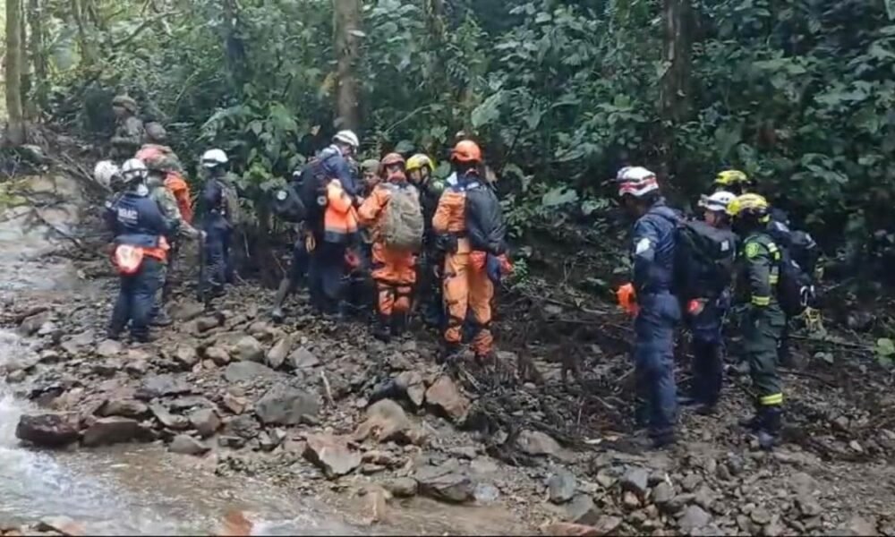 Luto en Caldas | Dos Niñas Fueron Arrastradas por un río Mientras Cruzaban: Solo una fue rescatada con Vida