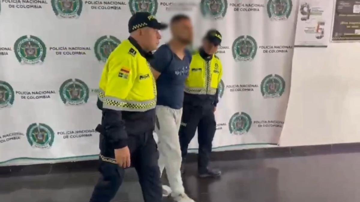 Hombre ordena a su pitbull atacar a una política de una sola