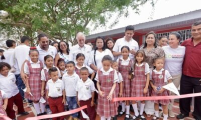 Estudiantes Celeban la Entrega de 12 Colegios Renovados