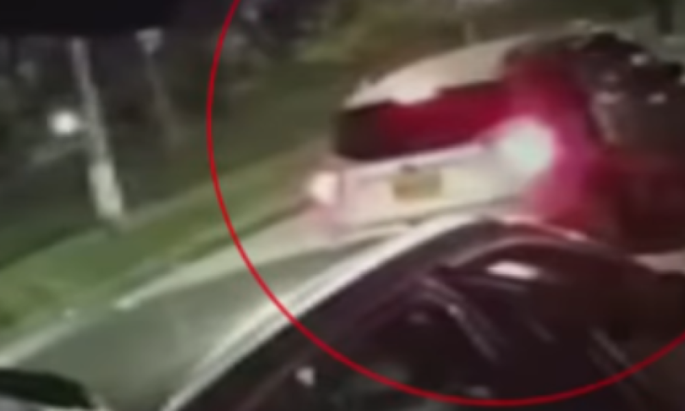 Ladrones que atacaron a escolta de la imparalaron a una familia que llegaba a su casa en