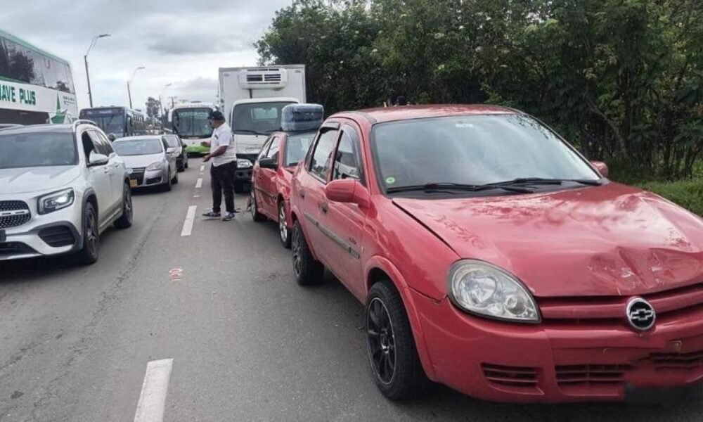 ¡PILAS! Grave accidente en la autopista norte de bogotá entre cuatro vehículos; así está la Movilidad en la zona
