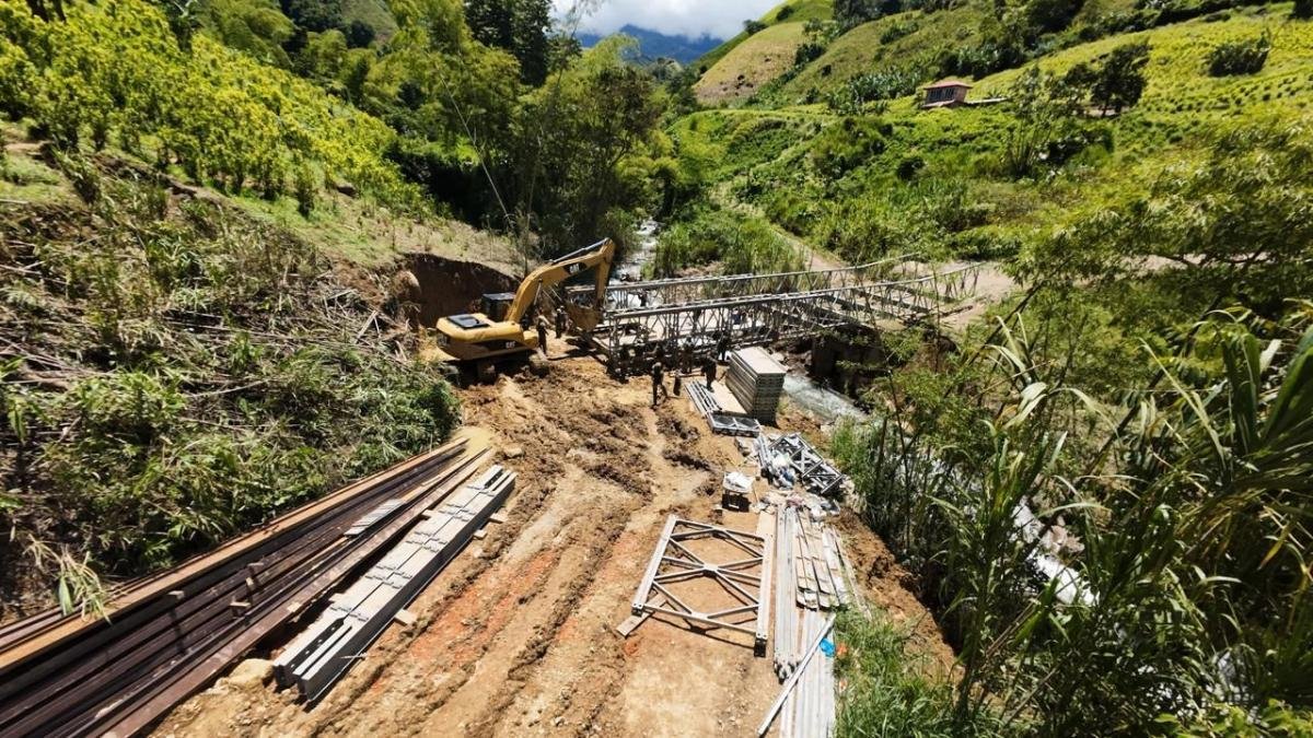Puente que Fue Volado Por Disidencias y Que Costó la Vida de Cinco Soldados, Fue Reparado Por El Ejército