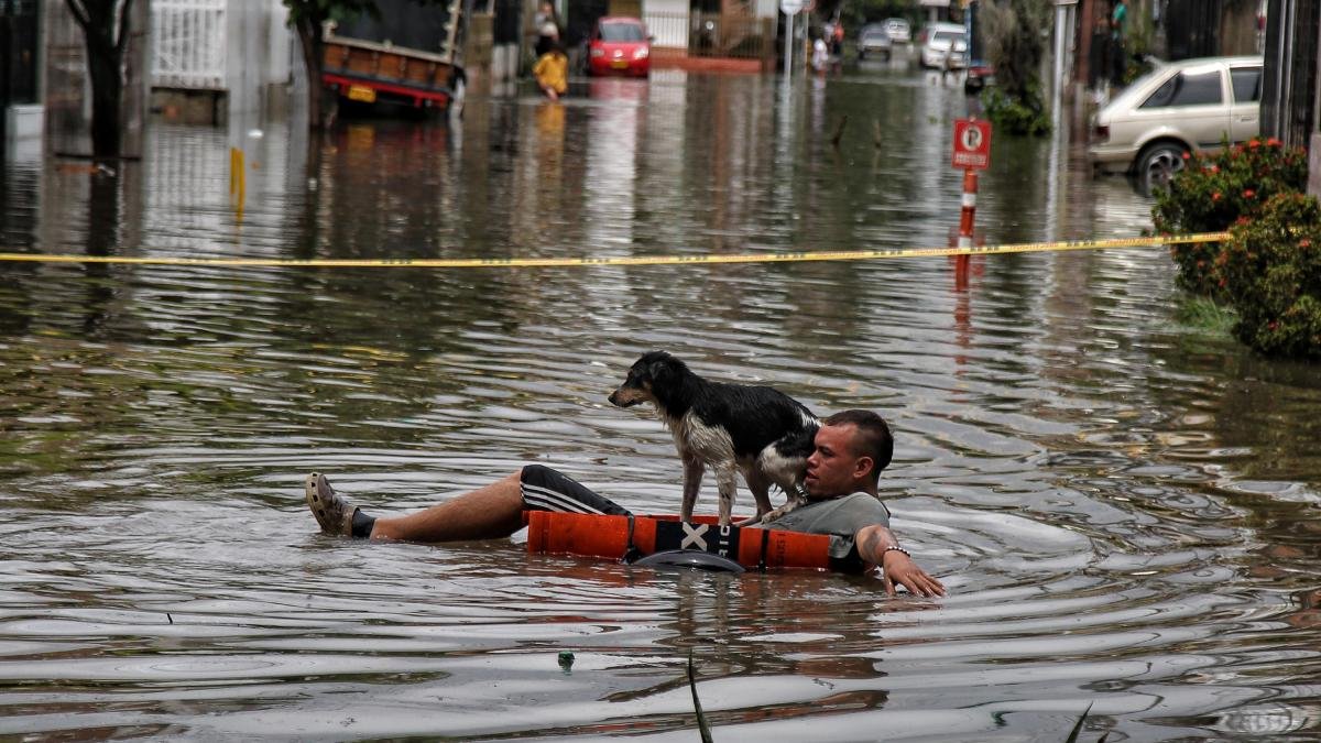 El Chaparrón Que Puso 'de Cabeza' la Movilidad en Cali