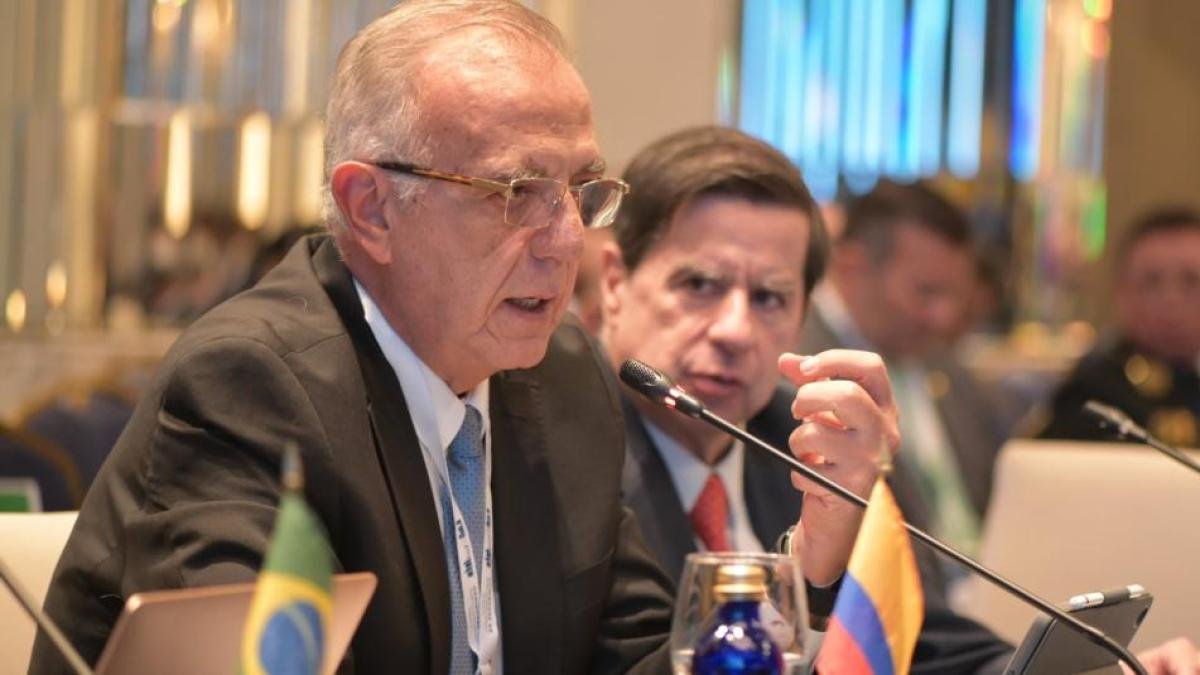Piden Investigar A Iván Velásquez y Juan Fernando Cristo por Catatumbo