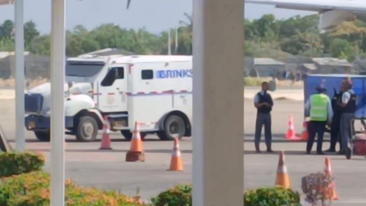 Robo Robo A Carro de Valores y Tiroteo en Medio de la Pista del Aeropuerto Almirante Padilla de Riohacha