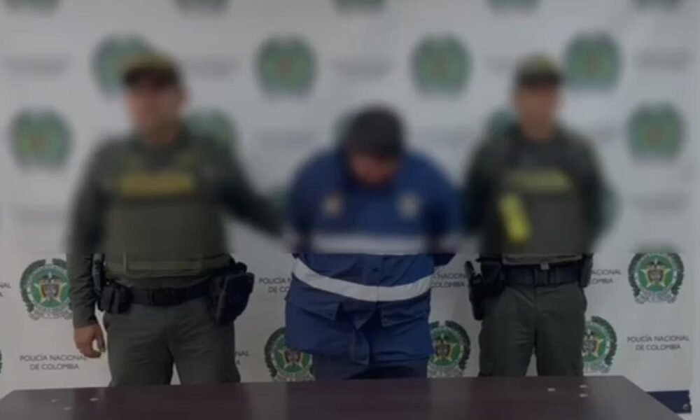 Sorprenden en Cartago A falso Guarda de Tránsito que escoltaba una retroexcavadora