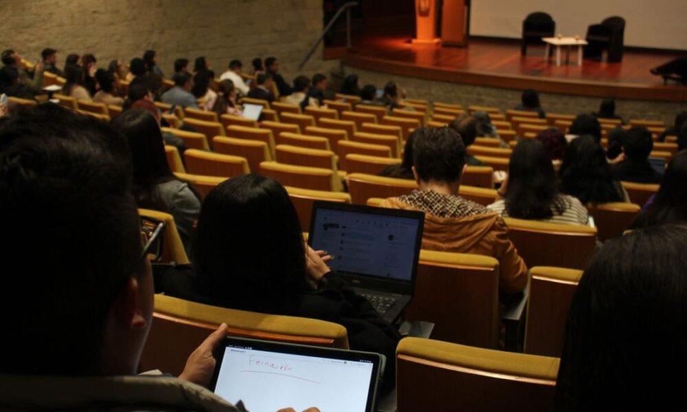 Las Carreras que Impulsan El Empleso Sostenible Juvenil