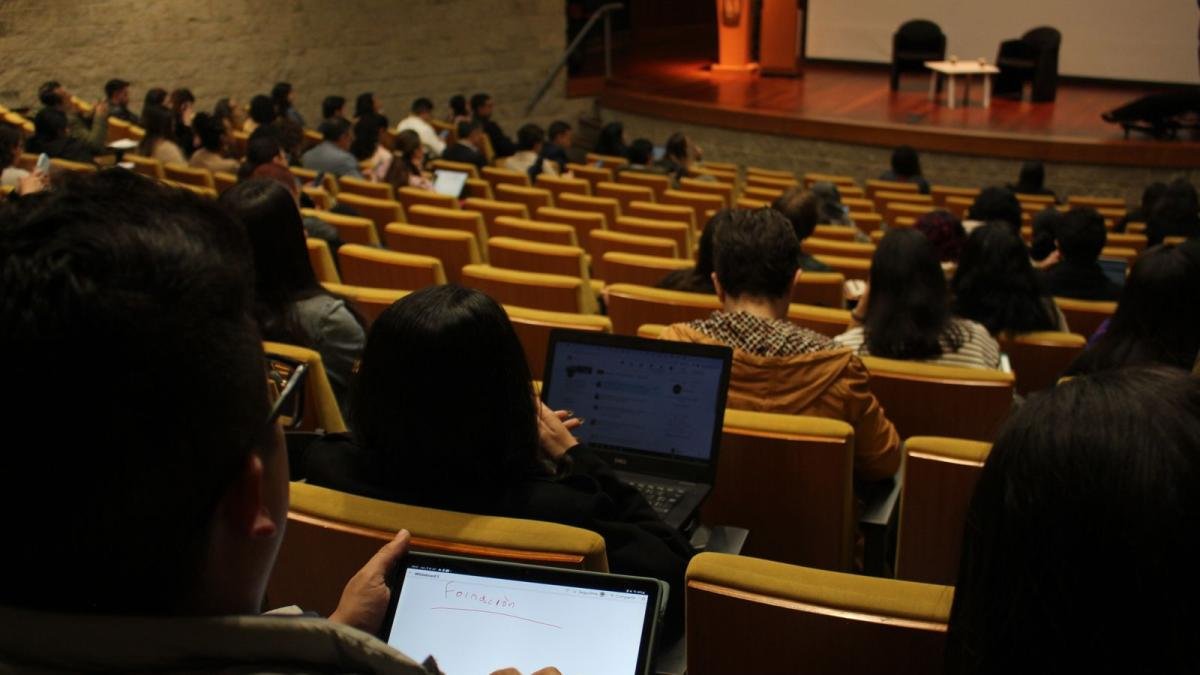 Las Carreras que Impulsan El Empleso Sostenible Juvenil