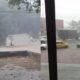 Video de Lluvia y Un Camión Arrastrado por Arroyo en Soledad
