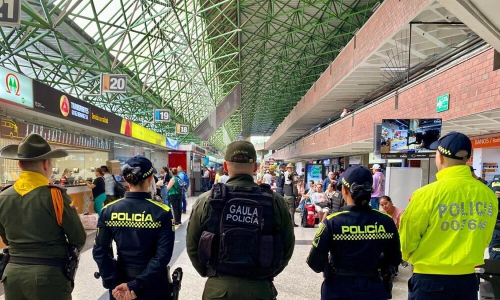 suspender el pico y placa y Habrá Refuerzo de Policiás