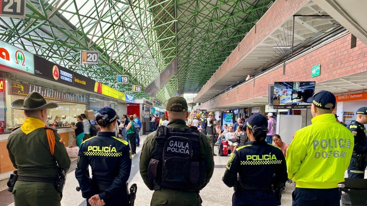 suspender el pico y placa y Habrá Refuerzo de Policiás