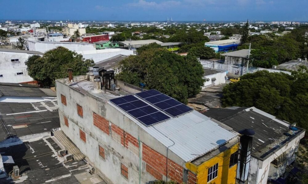 Instalacia de Paneles Solares en Tiende de Barrio
