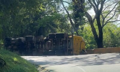 Heno Cierre Total Entre la Pintada y Medellín por Emergencia de Camión Con Gas que se Volcó en la Vía