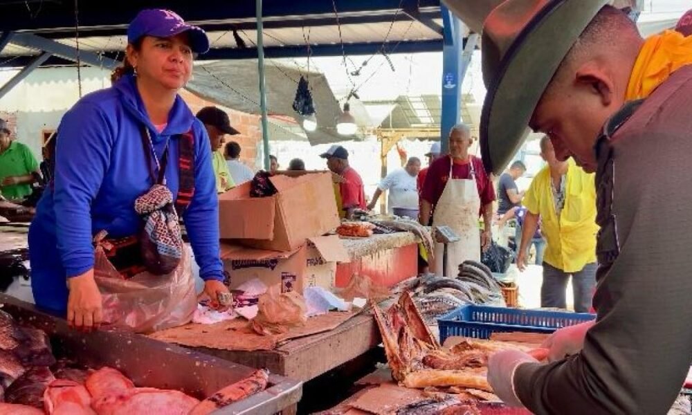 Policía Refuerza Control en la Plaza del Pescado por Semana Santa